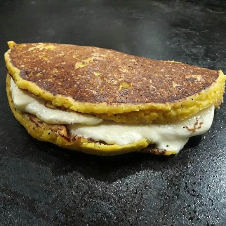 Cesar Gonzalez Cocineroのインスタグラム：「¿Quieren la receta de Cachapas o de otra cosa? 🤔」