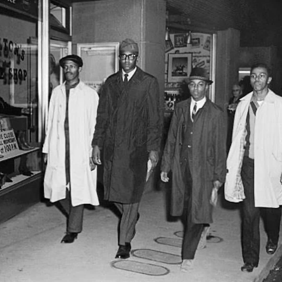 のインスタグラム：「#repost @zinneducationproject On Feb. 1, 1960, four African-American North Carolina A&T University students, Ezell Blair Jr. (now Jibreel Khazan), David Richmond, Franklin McCain, and Joseph McNeil, began a sit-in protest at a Woolworth’s whites-only lunch counter in Greensboro, North Carolina, where they had been refused service. . . Their protest, while not the first sit-in of the modern Civil Rights Movement, triggered a wave of direct action through sit-ins across the United States. Earlier sit-ins include: - Little Palace Cafeteria in 1943 with Pauli Murray and other Howard University students in Washington, D.C. - Katz Drug Store Sit-in in 1958 with high school teacher Clara Luper and the NAACP Youth Council in Oklahoma. - Dockum Drug Store Sit-In in 1958 with students Ron Walters and members of the NAACP Youth Council in Wichita, Kansas. . . Students from Bennett College also played a major role in planning and sustaining the Feb. 1, 1960 sit-in. Dr. Sharrelle Barber explains in Facing South, “The Bennett Belles were at the forefront. A lot of folks talk about the 1960 Woolworth sit-in, but many don’t realize that that was actually planned on Bennett’s campus. Bennett women were in leadership roles in terms of planning that movement. The four men sat down on Feb. 1, 1960, but Bennett women had planned to be part of it as well. And so they were very instrumental in doing that initial work and also continuing that work.” . . Learn more from the C-Span Book TV interview with Linda Beatrice Brown about her book, Belles of Liberty: Gender, Bennett College, and the Civil Rights Movement, about the February 1960 sit-in. .」