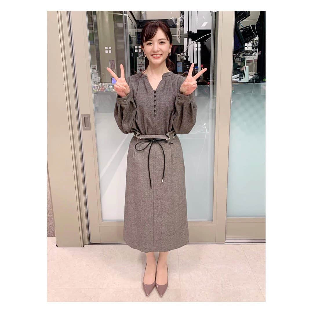 小菅晴香さんのインスタグラム写真 - (小菅晴香Instagram)「・﻿ 2月2日だからピース2つ✌🏻🧡笑﻿ ﻿ 今日は節分ですね👹﻿ おそらく豆まきもせず恵方巻きも食べませんが…﻿ 明日から暦の上では春と思うと嬉しい🌸﻿ ﻿ 衣装はワンピースに見えて上下別✨﻿ @tonal_official のセットアップでした👗﻿ 2ピース🤭笑﻿ ﻿ ﻿ ﻿ #oha4newslive #oha4 #おはよん #衣装 #tonal #セントフォース」2月2日 8時27分 - haruka.kosuge