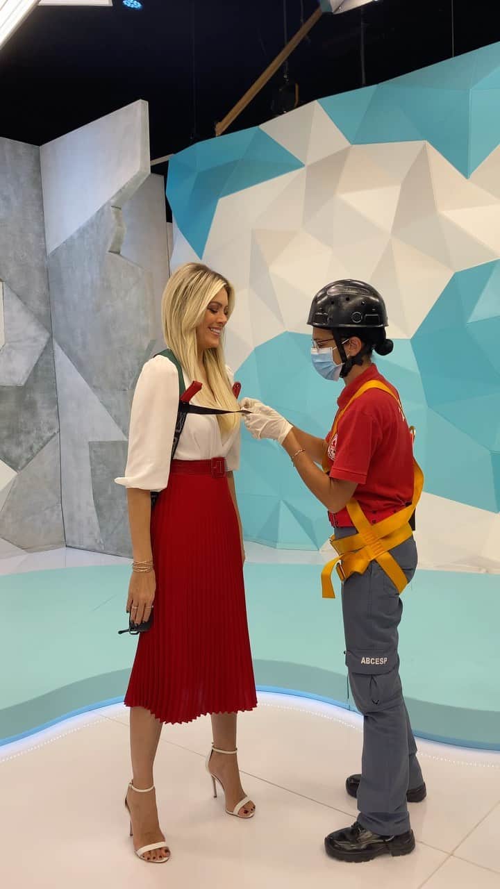 レナータ・ファンのインスタグラム：「Não sei qual será o destino Colorado até o fim da série A! Por isso, como faço desde a 1ª Rodada, aproveito cada momento deste Brasileirão! E toda vez é muito bacana, só que exige cuidados e atenção para chegar ao topo da escada! Obrigada equipe e tantos e tantas que tornam tudo isso possível! ⚽️🎈❤️」