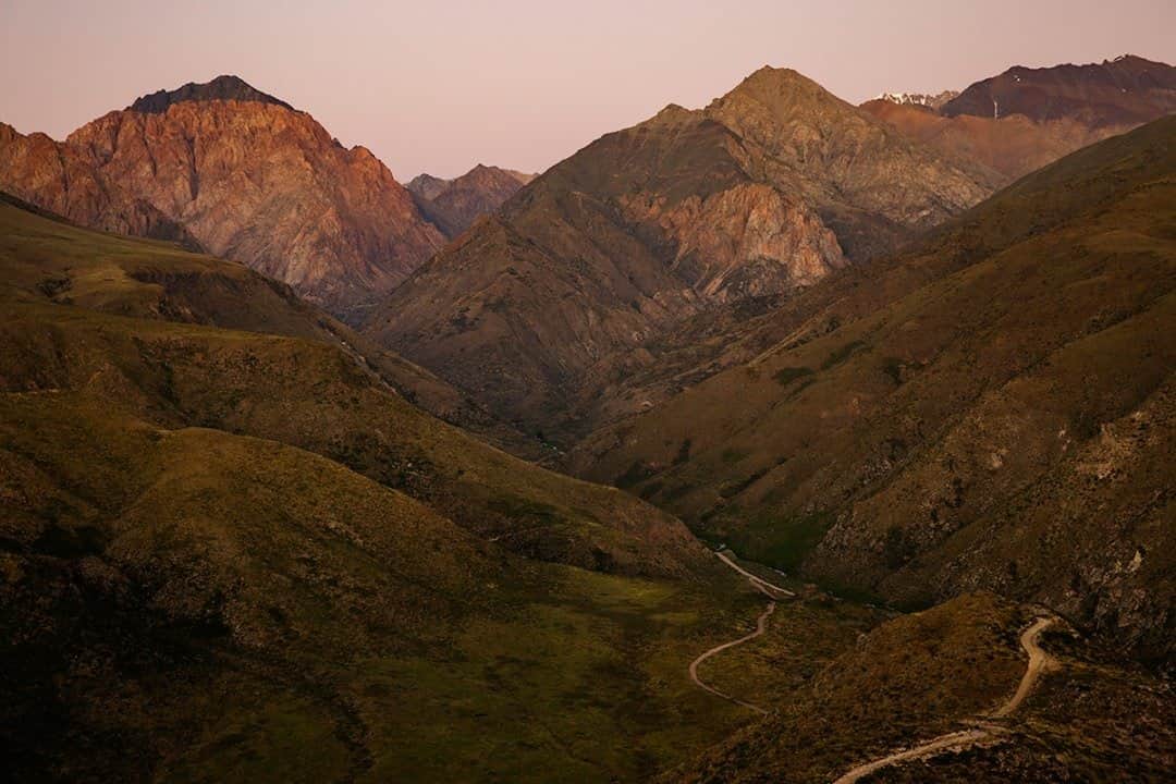 National Geographic Travelさんのインスタグラム写真 - (National Geographic TravelInstagram)「Photo by @mattborowick / The warm sunrise light starts to break over the foothills leading into the Andes Mountains just outside Mendoza, Argentina. There are many scenic viewpoints along the mountain range, but this one stuck with me. To this day, I still think about the journey. For anyone looking to find their way, it's called Cerro San Pedro. The hike is easy to moderate, and you’ll want to start at least an hour before sunrise to catch the light.  Please follow @mattborowick for more pictures like this. #argentina #hiking #nature #adventure #mountains」2月2日 8時36分 - natgeotravel