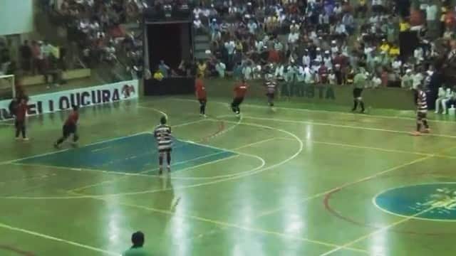 アレッサンドロ・ローザ・ヴィエイラのインスタグラム：「Divertir e se divertir!   Estreia @intellifutsal 2012! ✅😃 #Uberaba」