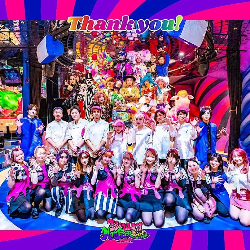 あさちるのインスタグラム：「kawaii monster cafe大切なお店でした。 オープンからクローズまで約5年半。諦めず最後までモンスターガールを貫いて良かった。 （正確にはオープンから2ヶ月後から最後の日まで。） 皆と過ごせた時間はちるの大切な財産です。最後の日は入れないのにそれでも待ってるお客様で長蛇の列で。たくさんの方に愛されたお店だったんだなあと改めてきずかされました ありがとうございました。画像2枚目はショータイムの後のMCで話した事。  またゆっくり振り返ります。  Kawaii Monster Café means much to me. For five and half years, from start to the end, I am so proud I have carried on being a Monster Girl. (Well, precisely, I had started 2 months after opening) It is treasure to me that time I have spent with you all at Kawaii Monster Café. In the last day, many were in line, waiting to enter. It made me realize Kawaii Monster Café had been loved so much. Second image is what I had talked at Kawaii Monster Café after showtime, I was the MC. From bottom of my heart, I appreciate to you all.  I take some time to look back. #kawaiimonstercafe  @kawaiimonstercafe  #kawaiimonstercafe  @kawaiimonstercafe」