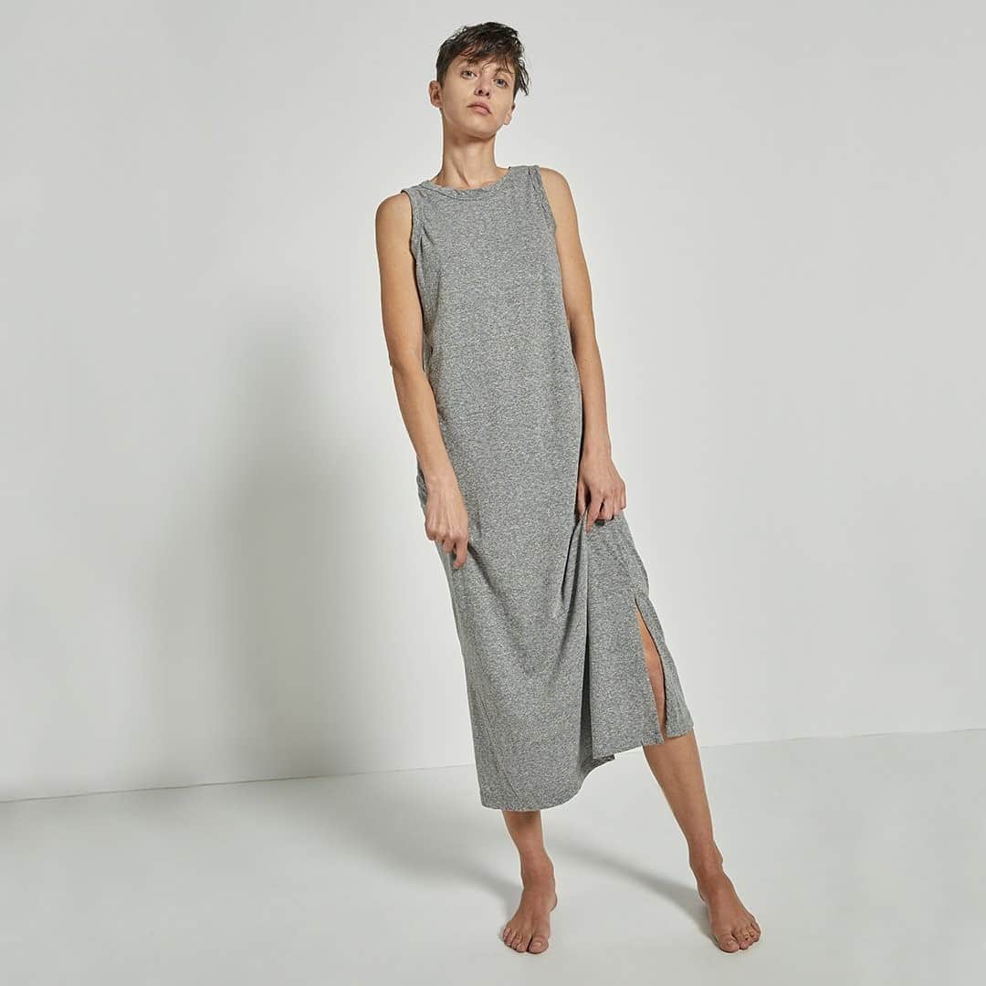 カレントエリオットのインスタグラム：「casually-cool and ready for anything / tap the link in our bio to shop the perfect muscle tee dress」
