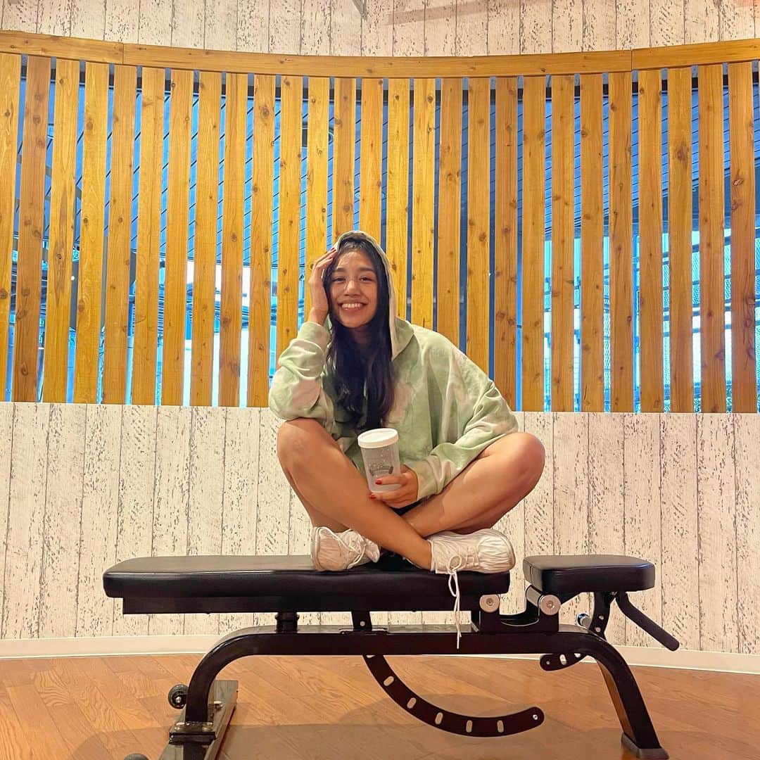Megha Shrestha さんのインスタグラム写真 - (Megha Shrestha Instagram)「Weekend tranning at @fitbays.shonan.gym   2日たって、まだ筋肉痛が痛い😂 トレーニング習慣がなくなってたけど、週2のトレーニングどんどんいい習慣になってきました✨  夏に目掛けてもっと頑張るぞ✨  My favorite hoodie from @arholiday 💚💚  #shonanfitness #fitnessgirl #personaltraining #gymoutfit #gymstory #woroutweekend #workout ##monastyle #clubhouse」2月2日 8時54分 - happy_story_14
