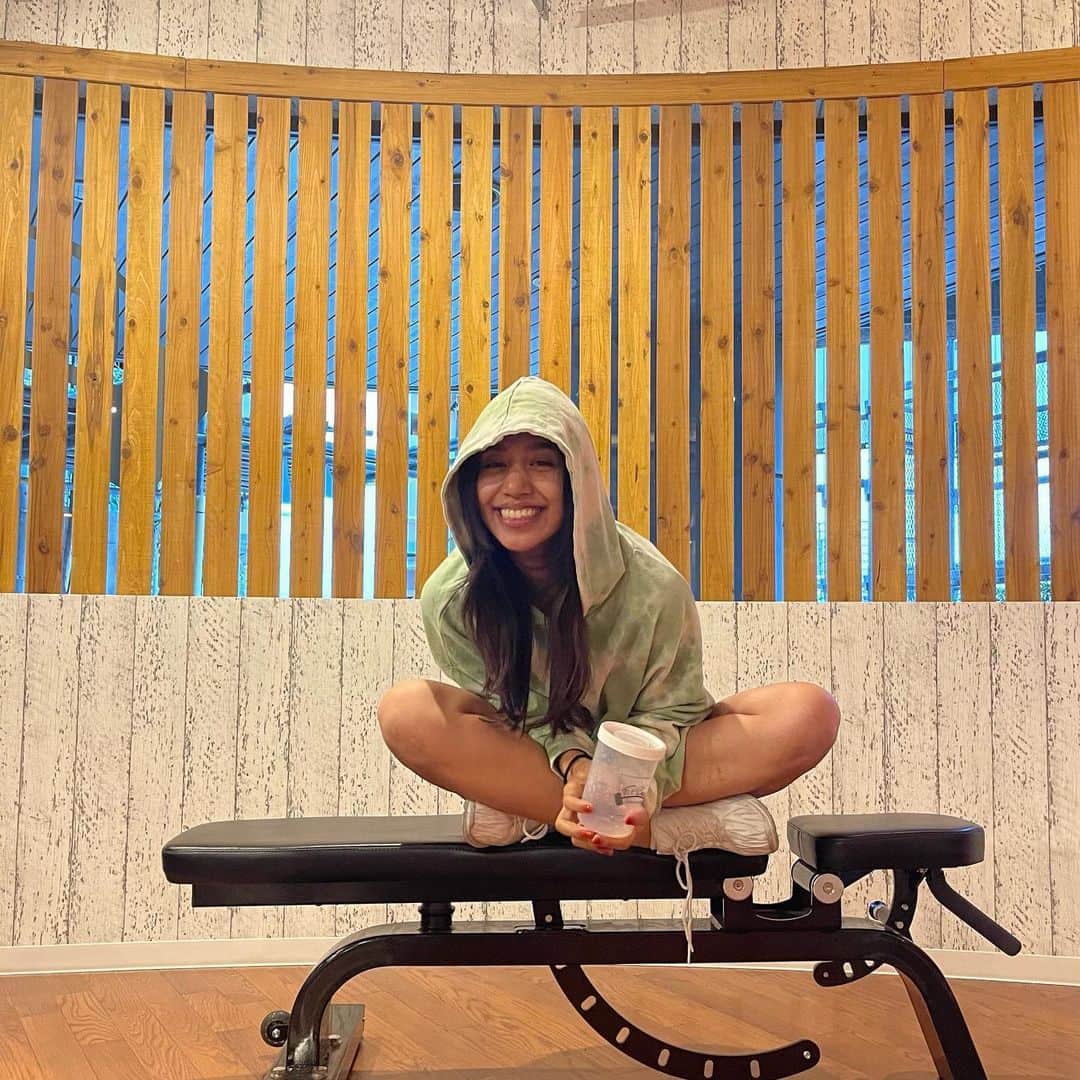 Megha Shrestha さんのインスタグラム写真 - (Megha Shrestha Instagram)「Weekend tranning at @fitbays.shonan.gym   2日たって、まだ筋肉痛が痛い😂 トレーニング習慣がなくなってたけど、週2のトレーニングどんどんいい習慣になってきました✨  夏に目掛けてもっと頑張るぞ✨  My favorite hoodie from @arholiday 💚💚  #shonanfitness #fitnessgirl #personaltraining #gymoutfit #gymstory #woroutweekend #workout ##monastyle #clubhouse」2月2日 8時54分 - happy_story_14