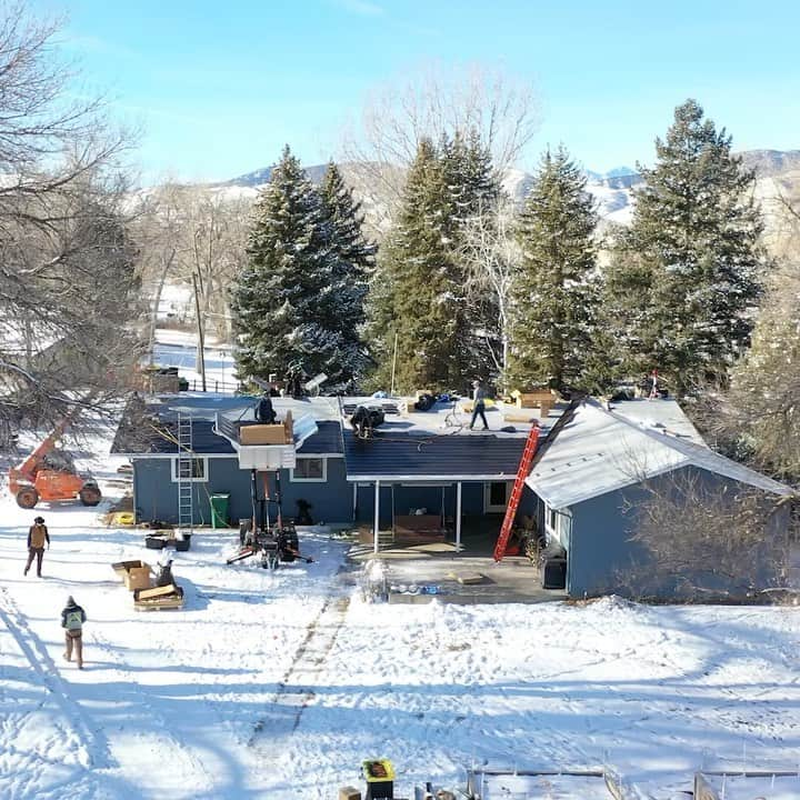 Teslaのインスタグラム：「Solar Roof installed in a single day in Loveland, Colorado  📸 by @carsonbecker_ & @seanmichaelmitchell  🏠🛠 @weddleandsons」