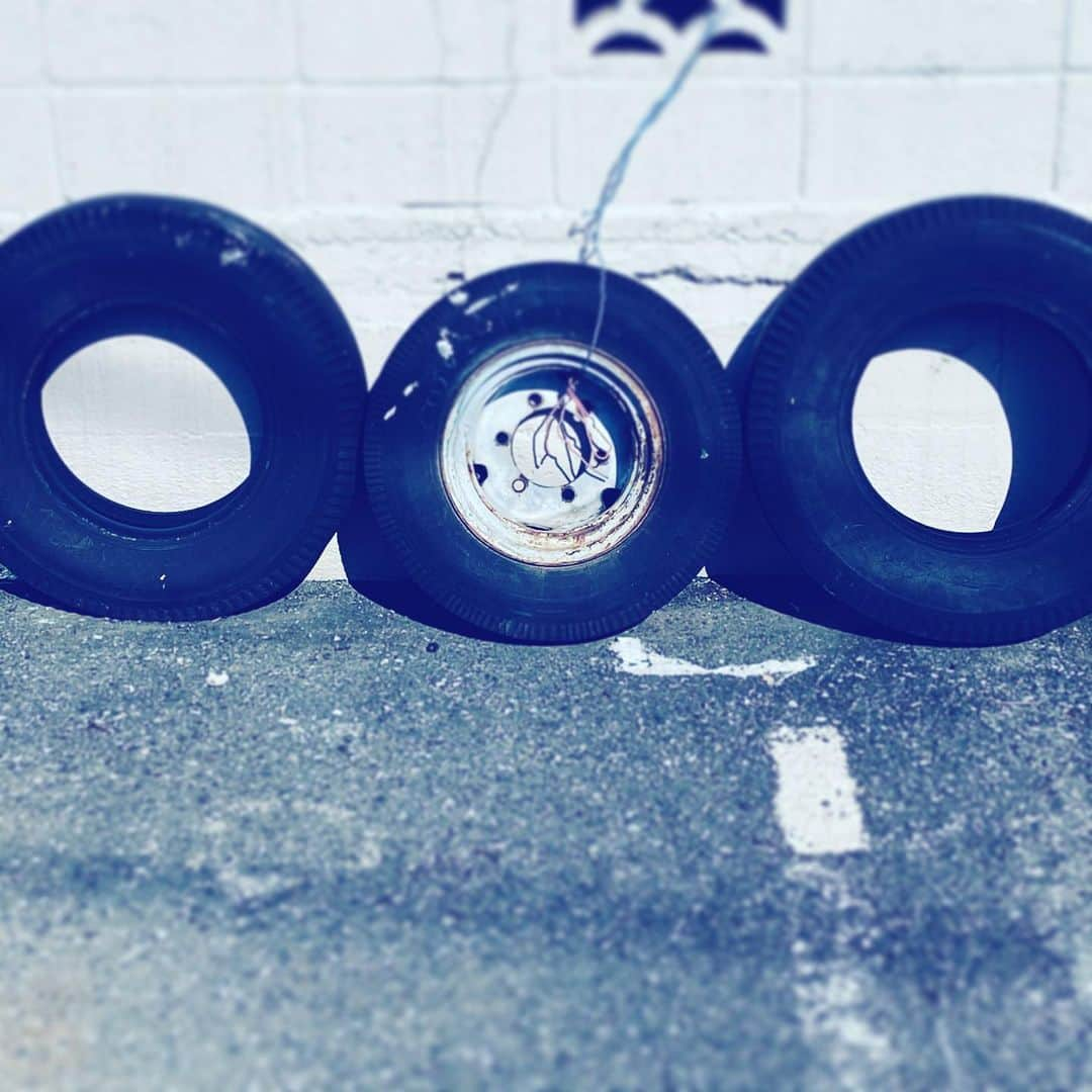 中野敬久さんのインスタグラム写真 - (中野敬久Instagram)「#tires #three #black #hole #street #neighborhood」2月2日 9時04分 - hirohisanakano