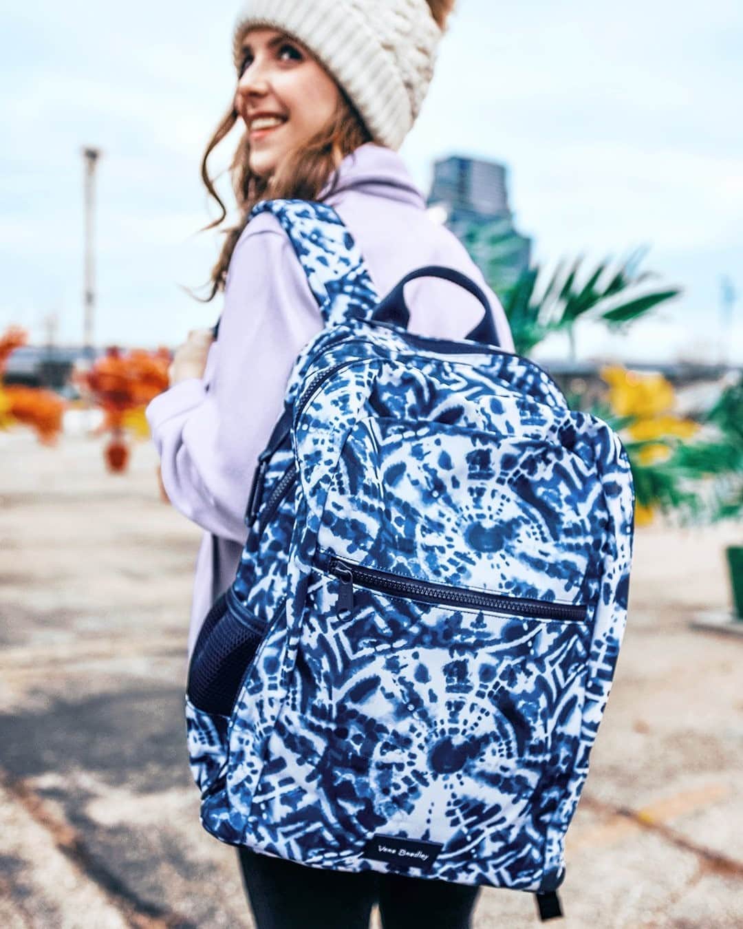 のインスタグラム：「Who else loves tie-dye?! 🙋‍♀️ Shop this fresh blue pattern from our sustainable ReActive collection, made from recycled plastic bottles, at the link in bio. ♻️ 📸: @two_scoops_of_style * * * #verabradley #ReActive #Sustainable #shop #new」