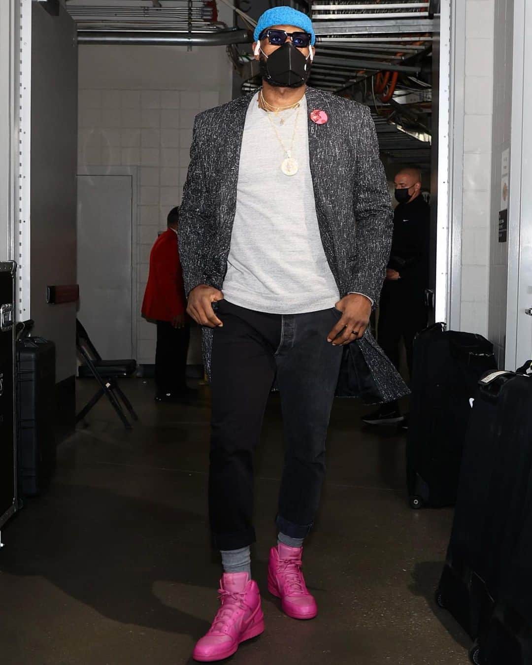YOONのインスタグラム：「THE KING in PINK 💓  @nike x @ambush_official DUNK HIGH US Men's 5 (23cm) - 13 (31cm) AMBUSH® WORKSHOP 1 AMBUSH® WORKSHOP 2 AMBUSHDESIGN.com  NIKE.com SNKRS . #nike #nikedunk #dunkhigh #ambush #pinkaesthetic #pinkeverything #sneaker」
