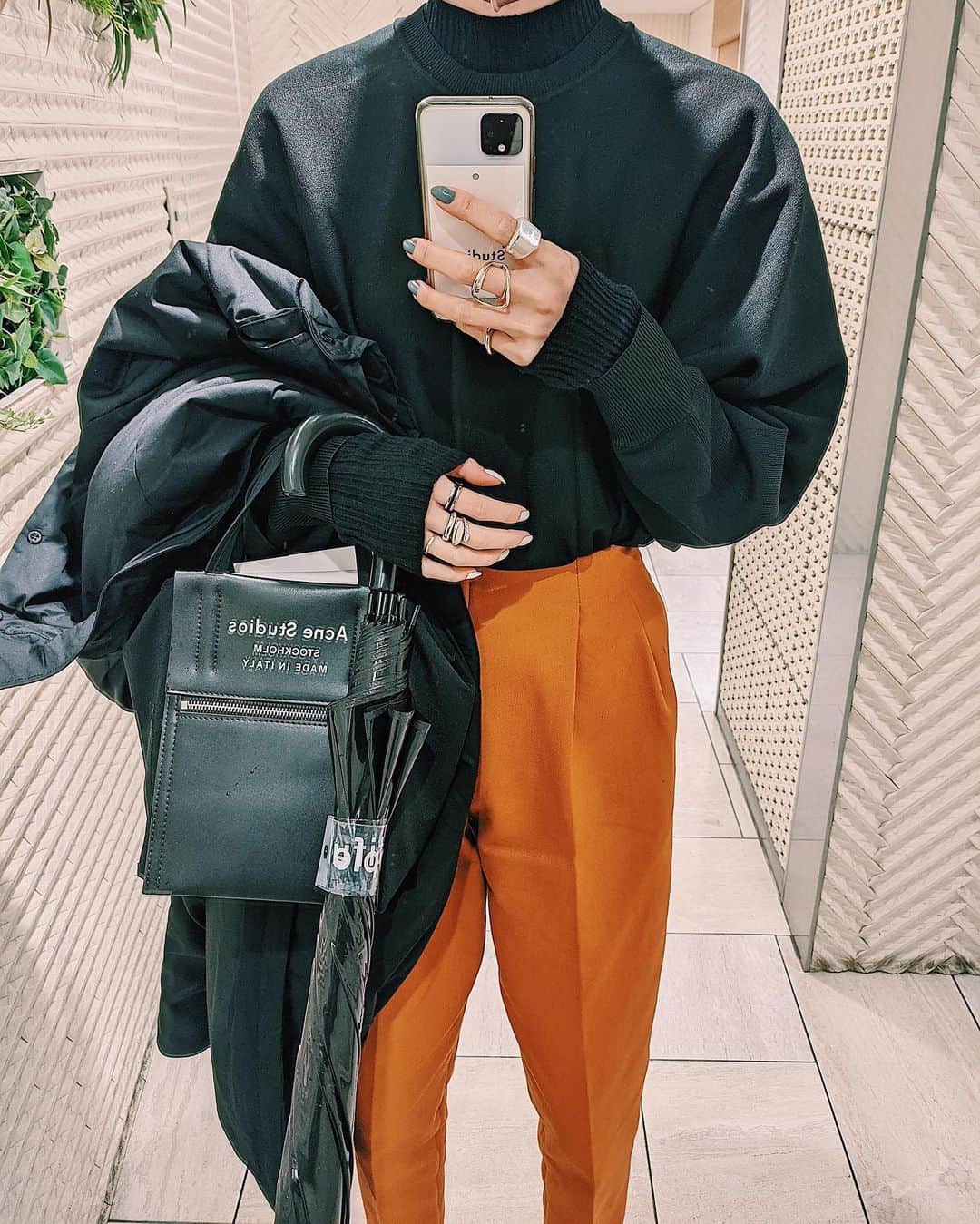 maai0528のインスタグラム：「〻👩🏻‍🦰🦊🍊🧃 my fav‥🌼 今日は、節分だね。 豆まきと恵方巻き食べなきゃ🌯 ． さてと、 準備してスーパー行かなきゃw ． ． #fashion  #MOUSSY #beautifulpeople  #acnestudios  #teampixel #baroque_pixel #pixelで撮影」