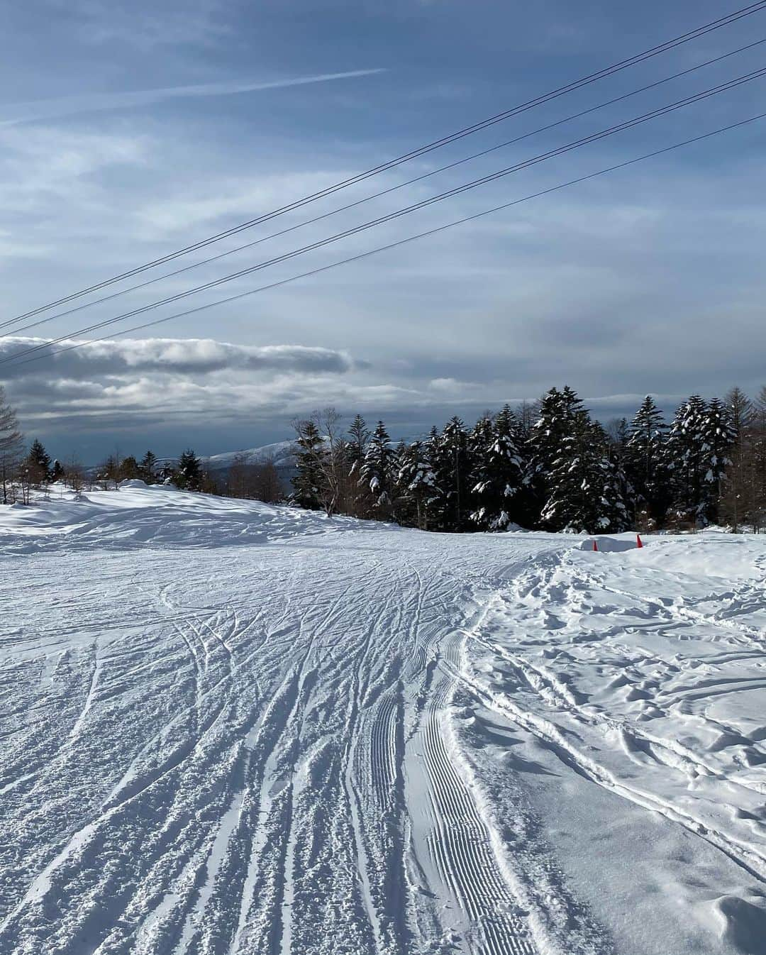 yurieさんのインスタグラム写真 - (yurieInstagram)「おはようございます☺️☀️  大好きなスノボー❄️☃️  5-6年ぶりにスノボーしたら楽しすぎた件☺️❤️  小学校から毎年やってて、 留学してから全然やってなかったけど、やっぱり楽しぃ〜☃️❤️  誰か一緒にスノボ行こう😍 グラトリ練習一緒にして、コケながら笑い合おう〜🤣✨  #スノボー　#スノボー女子　#グラトリ　#スノボー上手くなりたい　#snowboard #雪山　#スポーツ女子　#スノボー大好き　#長野　#蓼科」2月2日 9時08分 - yurie808golf