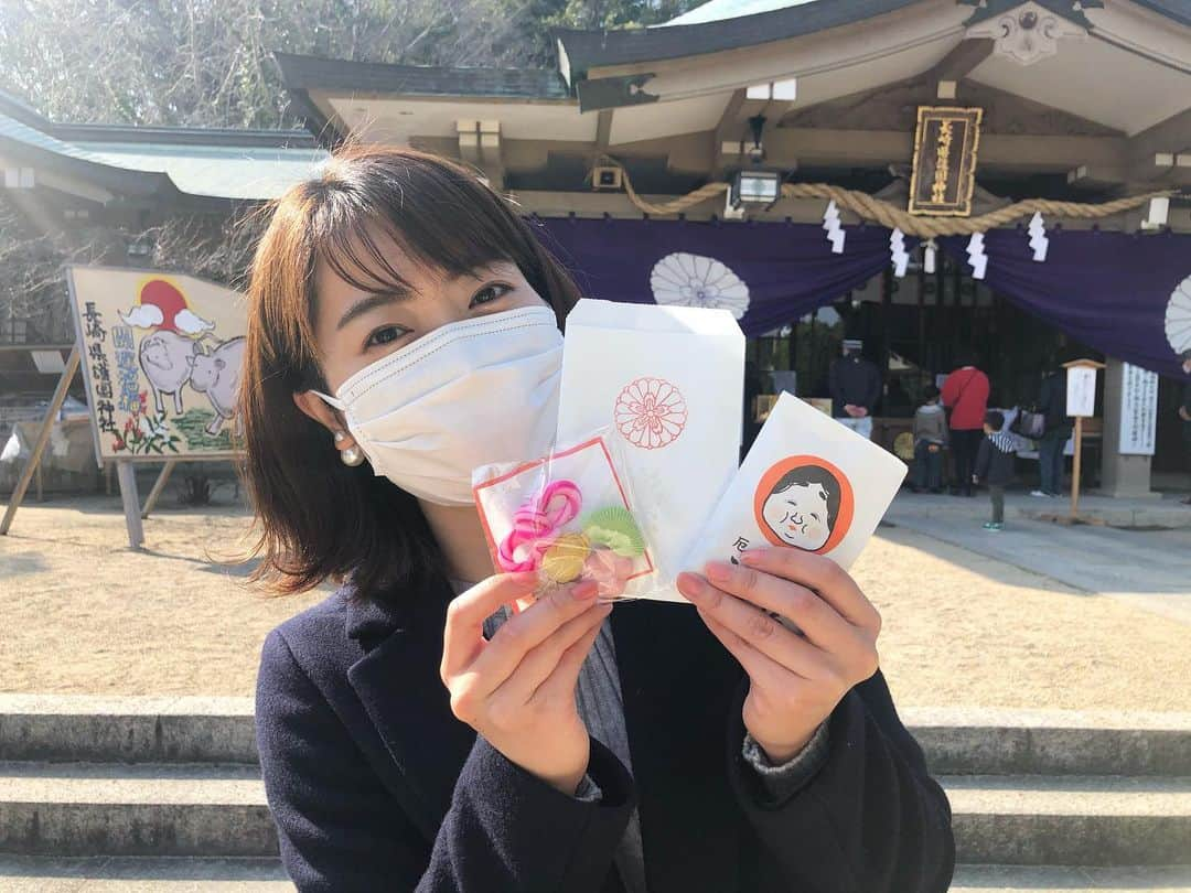 藤坂奈央さんのインスタグラム写真 - (藤坂奈央Instagram)「. おはようございます☺️☀️ 今日2月2日は節分ですね〜👹 1日早い節分は124年ぶりなんだとか！ . 長崎市の護国神社では 豆まきが中止となった代わりに 福豆と落雁が授与されています✨ . 『楽しいことを願う』と思いを込めて 鶴や亀の形をした落雁はとても縁起がよさそうです🍀 . #護国神社 #節分 #福豆 #落雁 #楽願 #縁起物 #長崎 #nagasaki #アナウンサー #藤坂奈央」2月2日 9時29分 - naofujisaka_