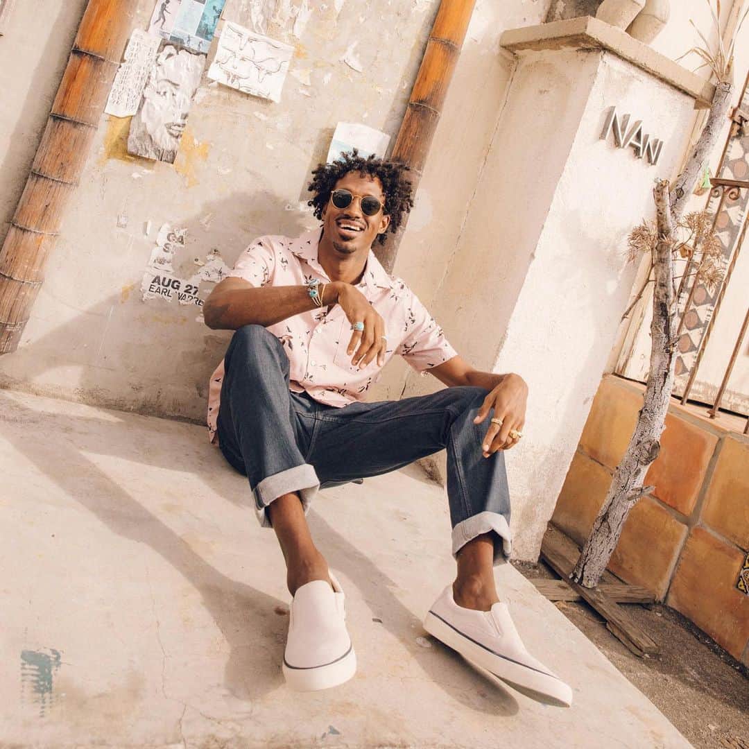 シービーズのインスタグラム：「Perforated perfection.   Our best-selling Hawthorne in Perforated Suede is officially back in tonal shades including: Ecru, Terracotta and Pavement. 💥」