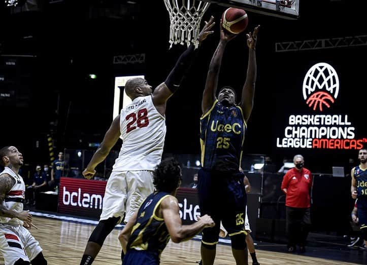 São Paulo FCさんのインスタグラム写真 - (São Paulo FCInstagram)「🏀 Com uma atuação avassaladora, o São Paulo venceu o Universidad de Concepción (CHI) na estreia da @bclamericas: 9️⃣4️⃣ a 4️⃣7️⃣, em Buenos Aires.   Jefferson (17 pontos e 11 rebotes) e Gerson (13 pontos e 11 rebotes), ambos com duplo-duplo, foram os destaques da partida, junto com Renan Lenz (16 pontos), Shamell e Lucas Mariano (14 pontos).   Nesta terça (02), o Tricolor encara o Quimsa (ARG), atual campeão do torneio, às 20h10, jogo com transmissão DAZN.  #BasqueteTricolor #VamosSãoPaulo 🇾🇪  📸 Divulgação/FIBA」2月2日 10時03分 - saopaulofc