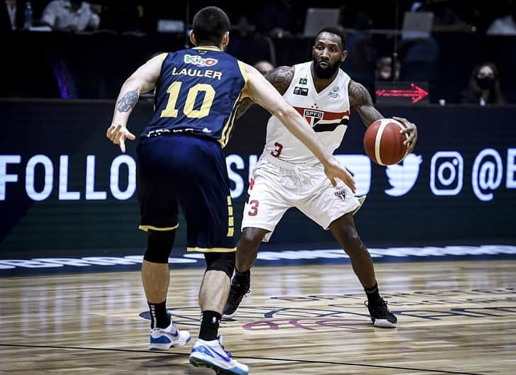 São Paulo FCさんのインスタグラム写真 - (São Paulo FCInstagram)「🏀 Com uma atuação avassaladora, o São Paulo venceu o Universidad de Concepción (CHI) na estreia da @bclamericas: 9️⃣4️⃣ a 4️⃣7️⃣, em Buenos Aires.   Jefferson (17 pontos e 11 rebotes) e Gerson (13 pontos e 11 rebotes), ambos com duplo-duplo, foram os destaques da partida, junto com Renan Lenz (16 pontos), Shamell e Lucas Mariano (14 pontos).   Nesta terça (02), o Tricolor encara o Quimsa (ARG), atual campeão do torneio, às 20h10, jogo com transmissão DAZN.  #BasqueteTricolor #VamosSãoPaulo 🇾🇪  📸 Divulgação/FIBA」2月2日 10時03分 - saopaulofc