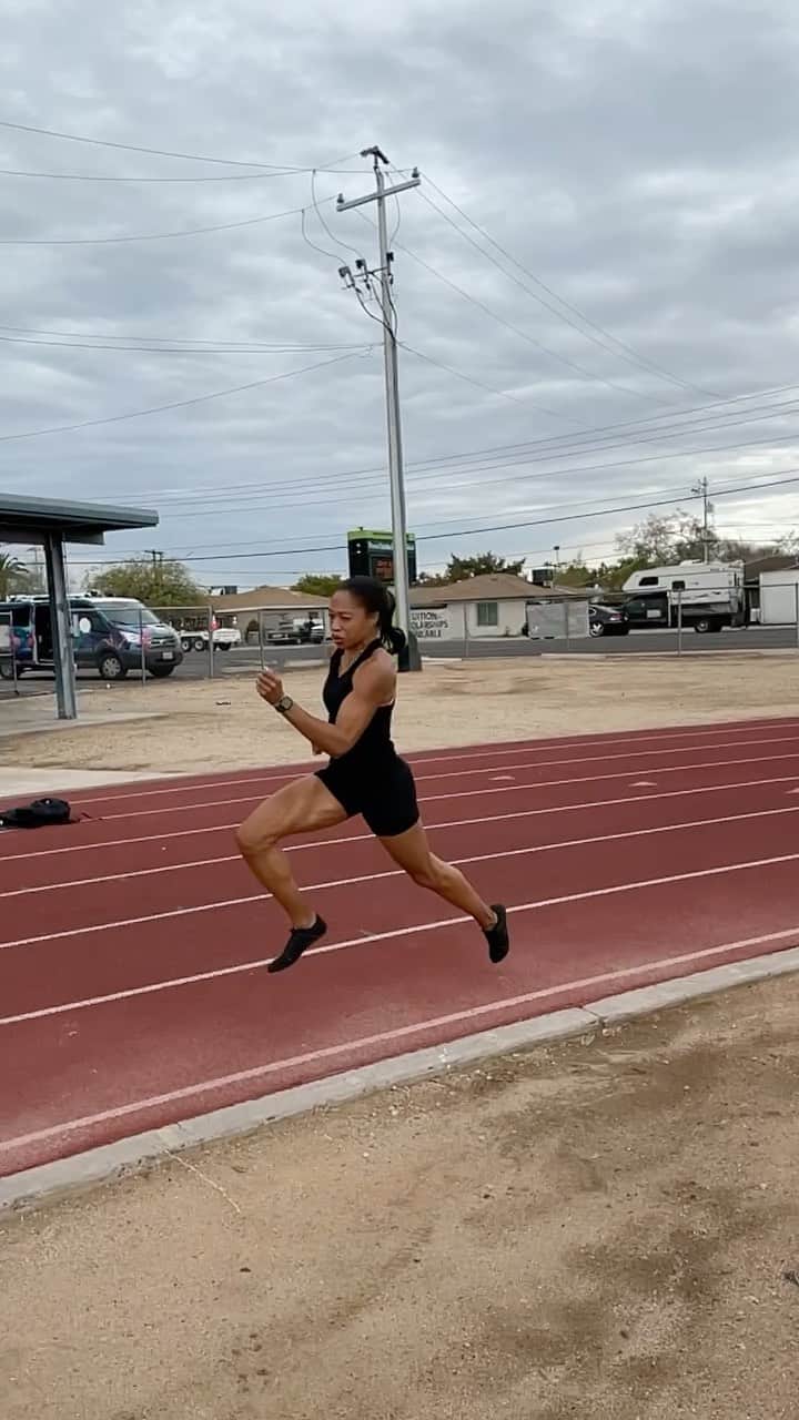 アリソン・フェリックスのインスタグラム：「How I’m running back to my baby after 10 days at training camp! Bags packed and one last session to go. Mama is coming home stronger, faster and ready to eat🏃🏽‍♀️💁🏽‍♀️」