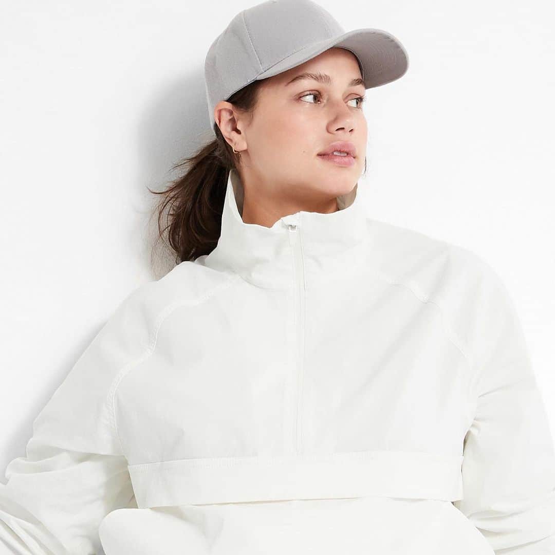 Banana Republic のインスタグラム：「Poised for performance in our Popover Rain Jacket. Tap to shop the look. #BRStandard」