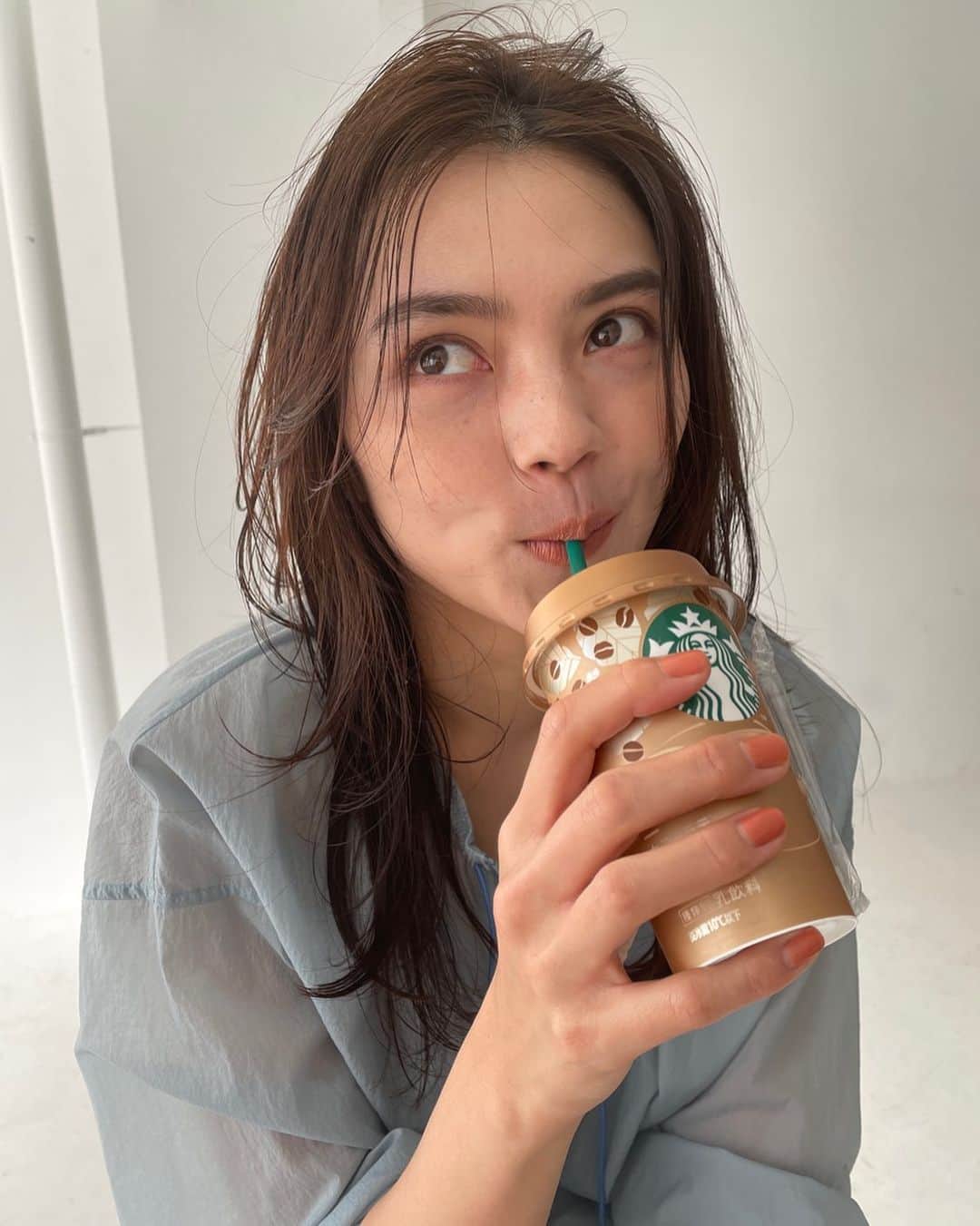 高原愛のインスタグラム：「東京は朝から雨すごかったけどやっと上がってきた💓午後は太陽が見れるといいな😚😚😚🌈 今日の現場は半分終わったからあと少し頑張ります💪😆  みなさん、今日も良い一日をお過ごし下さいね😘😘😘  #haveaniceday#goodday#happyholidays#smile#😘#🌈」
