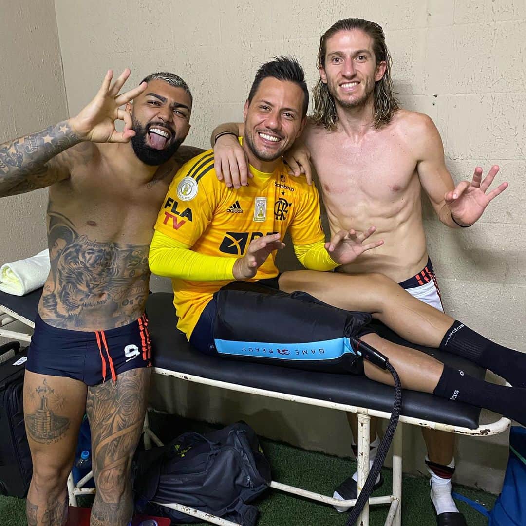 フィリペ・ルイスのインスタグラム：「É o fofinho mais querido do Brasil! Força @diegoalves . Te amamos ❤️👌🏻」