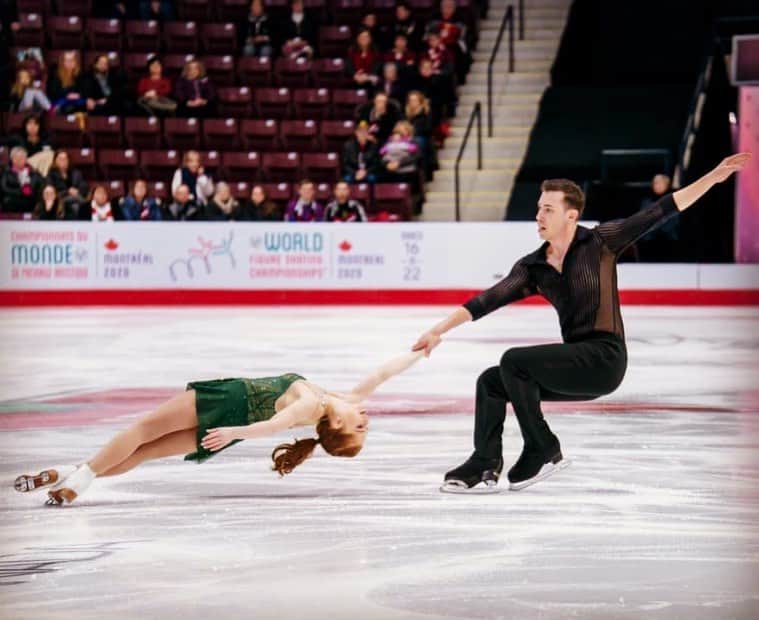 のインスタグラム：「A little Monday throwback to 2020 Nationals cause it’s been over three weeks since I last touched the ice and I’m starting to go crazy...  • • • #uberbored #lockeddownagain #canigobacksoonplease #figureskating #skatecanada #patinagequebec」
