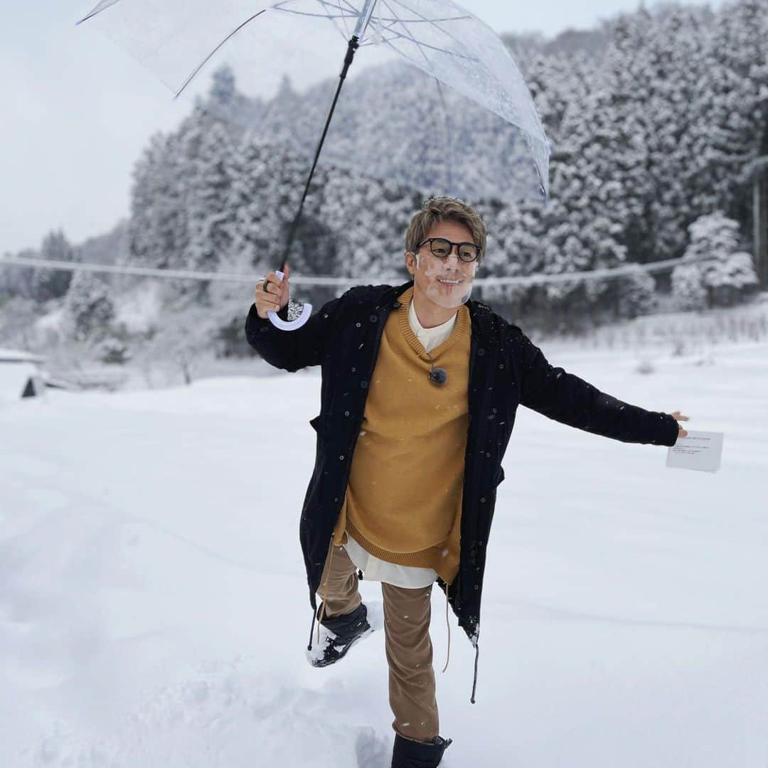 田村淳のインスタグラム：「雪見てはしゃぐのを 今だコントロールできない47歳  あなたは雪見てテンション上がりますか？」