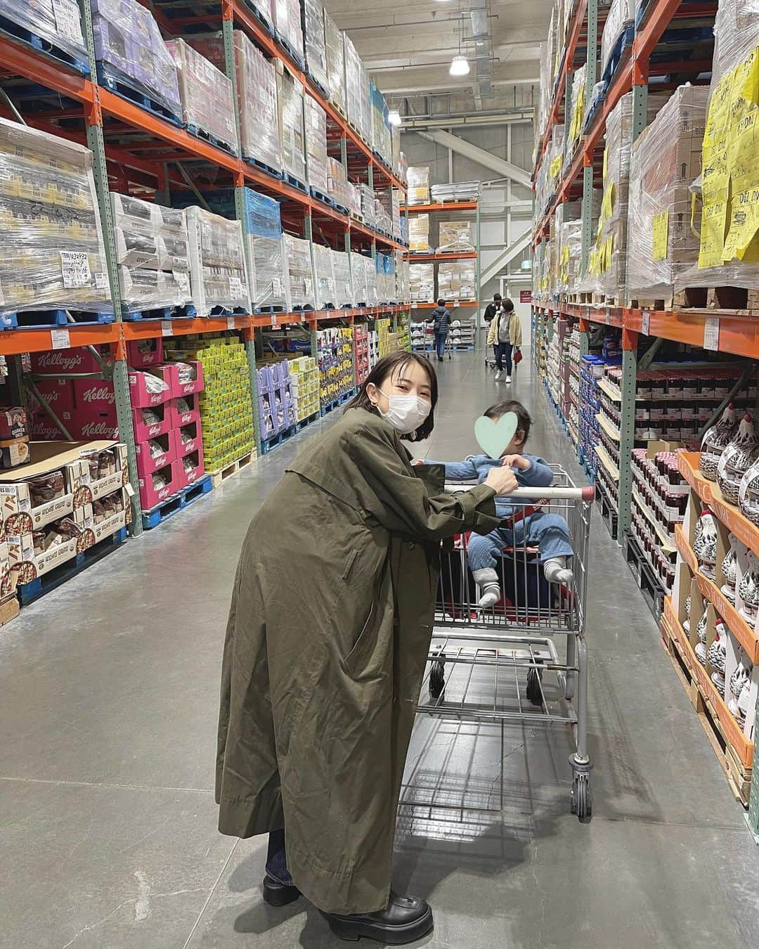 松本ゆいのインスタグラム：「買い出し🛒   outer...#undecorated  shoes...#therow #costco#コストコ#baby#babyboy#7ヶ月#新米ママ#fashion#ootd」