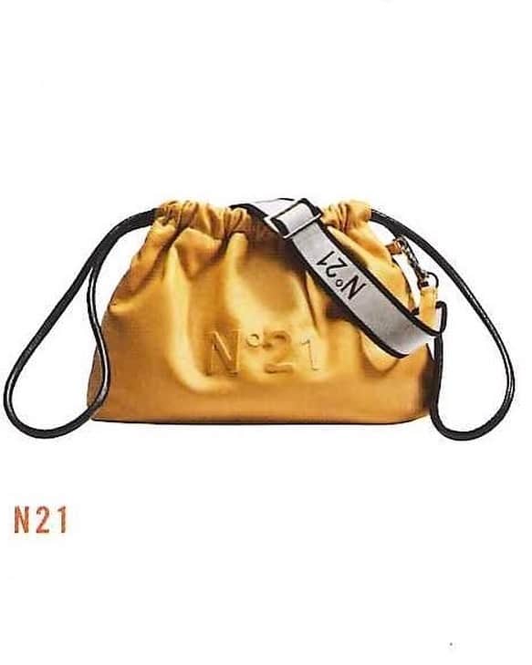 のインスタグラム：「N21 on @voguejapan   ＃ヴォーグ 2021年 3月号  #ヌメロヴェントゥーノ  @numeroventuno  #N21 #numeroventuno  #voguejapan  #vogue」