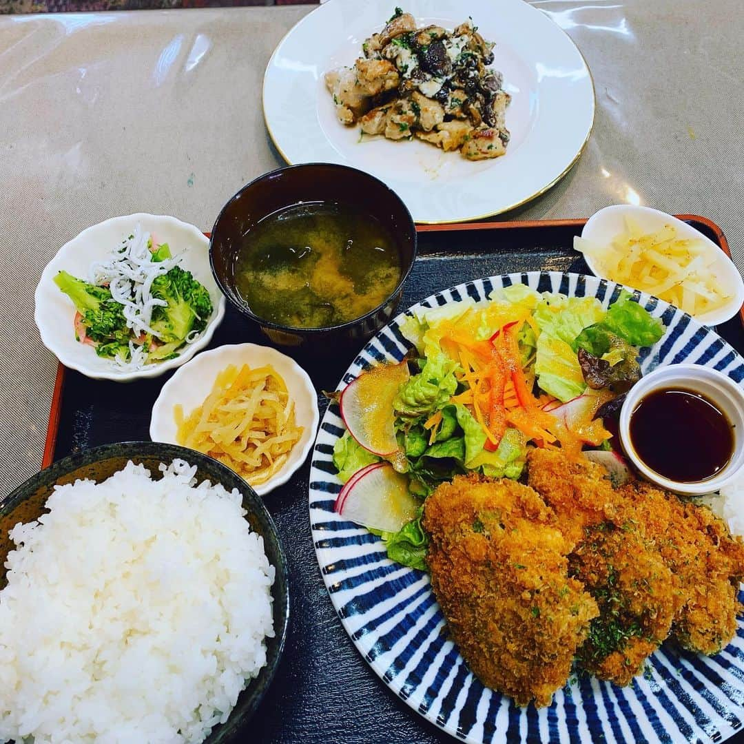 HIROさんのインスタグラム写真 - (HIROInstagram)「２週間以上振りの日替わりランチ😋 #美味い #日替わりランチ #ランチ #日替わり #日替わり定食 #サービス #昼ごはん #安田大サーカスHIRO」2月2日 16時16分 - hiro19770420