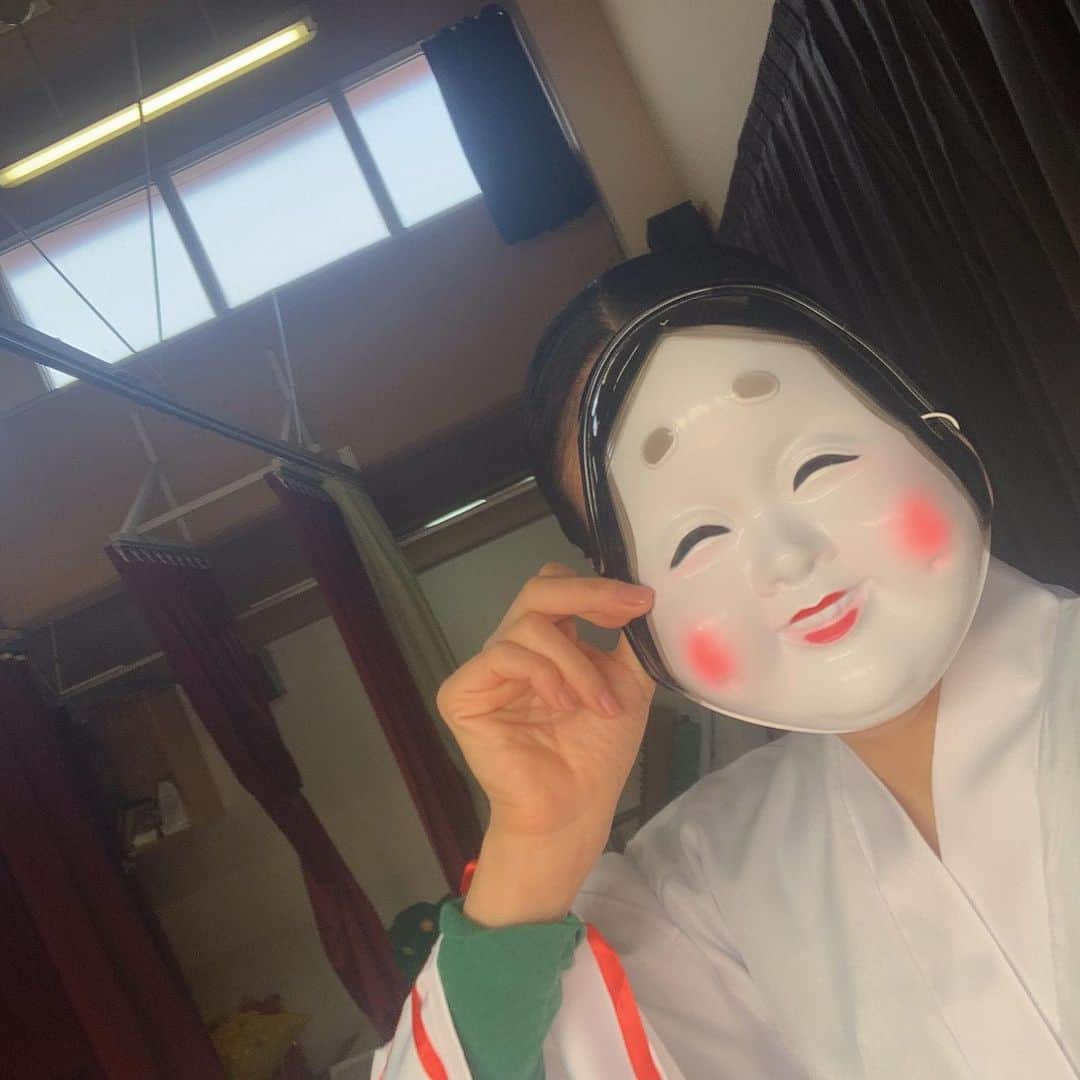 安藤モモ子のインスタグラム：「節分！ 幼稚園で福の神のお役😳わお！ オヤジたちの名演の鬼👹に泣いたあと、福の神を見た子ども達の笑顔に、お面越しにグッときた。 世界中のみんなの幸せを心から願う、124年ぶり2.2の節分なり。」