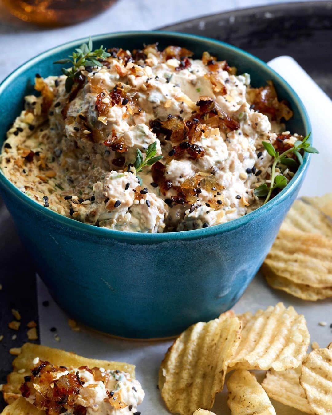 Gaby Dalkinのインスタグラム：「Will I be throwing a party - no. Will I watch the game - probs not. Will I watch every commercial - you betcha! And I’ll absolutely be eating all the food come game day this weekend! There are 24 of my fav game day recipes including this onion dip up on the blog + linked in my profile!! https://whatsgabycooking.com/24-game-day-recipes/」