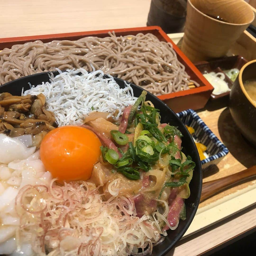 小石田純一さんのインスタグラム写真 - (小石田純一Instagram)「海鮮食堂魚盛でランチ。ボーノ！  #海鮮食堂魚盛 #魚盛 #さいたま新都心 #コクーンシティ #月見三色丼と選べる麺御膳 #月見三色丼 #蕎麦 #海鮮丼 #海鮮 #ランチ #昼食 #さいたま新都心グルメ #美味しい #ボーノ」2月2日 11時01分 - koishida.trendy