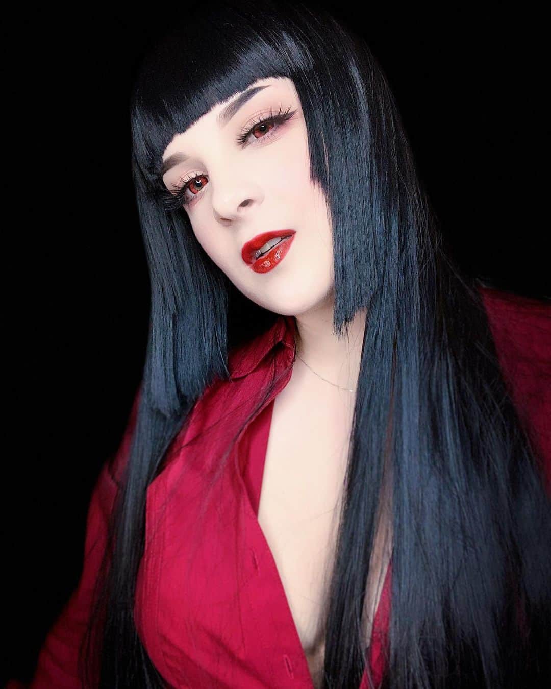 Tessaさんのインスタグラム写真 - (TessaInstagram)「Are you ready for office lady Yumeko? I don’t think you are 👀♥️  p.s. selling this wig on my depop soon because I want to redo mine lol  #jabamiyumeko #jabamiyumekocosplay #yumekojabami #yumekocosplay #kakegurui #kakeguruicosplay #cosplayersofinstagram」2月2日 11時06分 - hiso.neko