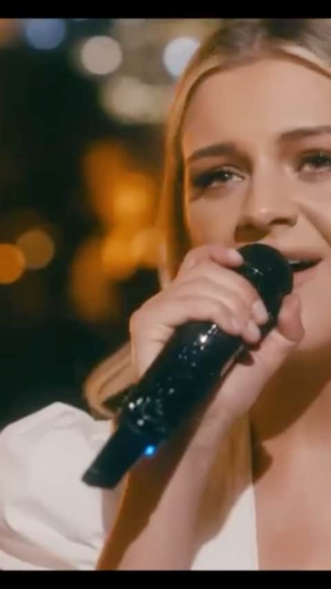 Kelsea Balleriniのインスタグラム：「thanks for showing this one so much love. 🤍」