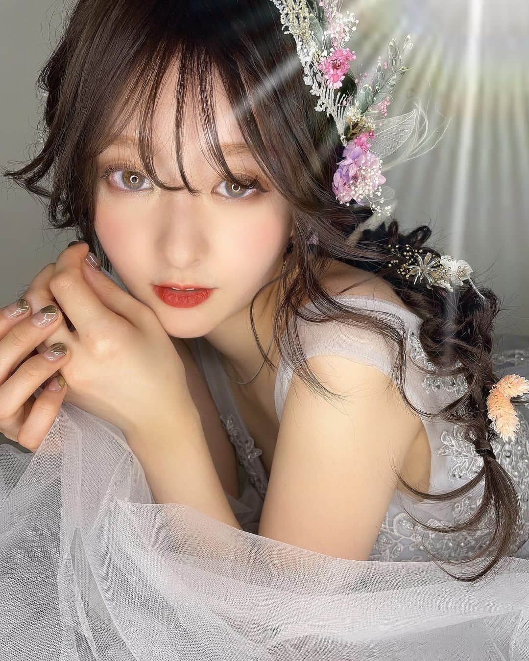 堀井大輔のインスタグラム：「・ ・ ショートヘアのゆりちゃんに ウィッグをかぶせて ブライダル撮影を✨ ・ ショートもロングも可愛すぎた🤦‍♂️💓 ・ 2週間後も楽しみにしてます📸✨ ・ ・ 𝑚𝑜𝑑𝑒𝑙 @yuri_99115  ℎ𝑎𝑖𝑟/𝑝ℎ𝑜𝑡𝑜 @daisuke_5511  ・ ・  #クラウンヘアー#天白区#名古屋 #名古屋美容師 #美容師 #ヘアセット#セット#ヘアアレンジ #プレ花嫁 #作品撮り #ウェディングドレス #ホリーマジック #ホリージョ撮影 #ホリージョ #2021秋婚 #2021春婚 #2021夏婚 #全国のプレ花嫁さんと繋がりたい #ウェディングニュース #コテ巻き #巻き髪 #ゼクシィ2021 #アップスタイル #まとめ髪 #おだんご #編みおろし #Dressy花嫁 #プラコレ ￼ 	◦」