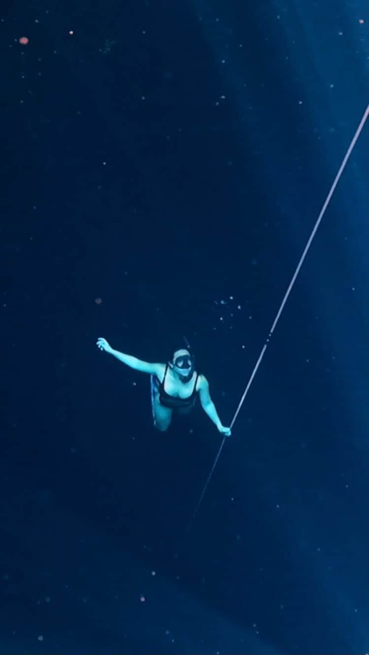 Katy Esquivelのインスタグラム：「Calm is a super power 🧜‍♀️  Shot by @blackfinfreediving」
