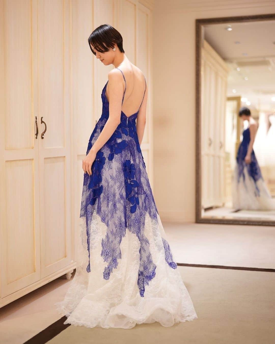 Dresses (ドレッシーズ)さんのインスタグラム写真 - (Dresses (ドレッシーズ)Instagram)「ワンランク上のカラードレスをお探しの花嫁さまへ♡  #ヨーランクリス のエッジの効いたカラードレス✨ コーディネートのポイントや詳細は @dresses_weddingdress ホーム画面URLまで。  ______________  カラードレス:04-7366 ドレスブランド: @yolancris こちらのドレスは @fiorebianca_wedding のドレスです。  その他の @yolancris のドレスは #yolancris_dresses よりご覧いただけます。 ⠀ ドレスのお問い合わせは @dresses_weddingdress にDM💌 Dresses割引ございます。 ※諸条件あります お気軽にお問い合わせくださいませ。  ______________  @dresses_weddingdress では、毎日ドレスを更新中✨ ホーム画面のURLよりご覧頂けます。 1,700着以上のウェディングドレス、カラードレスが掲載されています。 ドレスをお探しのプレ花嫁さま、是非覗いてみて下さい！ 掲載ドレスのご試着も承っております。 お気軽にお問い合わせくださいませ🕊  ______________  ドレスは絶対に後悔したくない方の為の結婚式場紹介サービス始めました！  #ドレス選びから始める結婚式場探し @dresses_weddingdress のInstagramに掲載している #antonioriva や #mirazwillinger など、インポートウェディングドレスがお得になります✨ おしゃれな花嫁様のための式場紹介サービスです♡  紹介会場一覧▶@dresses_weddingdress Top のURLより Instagram▶ @dresses_concierge  ドレスを後悔したくない方、好きなドレスをお得に着たい方、DM にてお気軽にお問い合わせください♡ *⠀⠀ . #ドレッシーズ#カラードレス #ドレス迷子#プレ花嫁 #2021春婚 #プレ花嫁さんと繋がりたい#全国の花嫁さんと繋がりたい#みんなのウェディング  #ワーキング花嫁#アラサー花嫁#30代花嫁#大人花嫁 #신부#運命のドレス #리허설촬영#フェミニンドレス#スレンダーラインドレス #yolancris#ヨーランクリス#小胸カバー#yolancrisbride#レースドレス#ブルードレス」2月2日 11時37分 - dresses_weddings