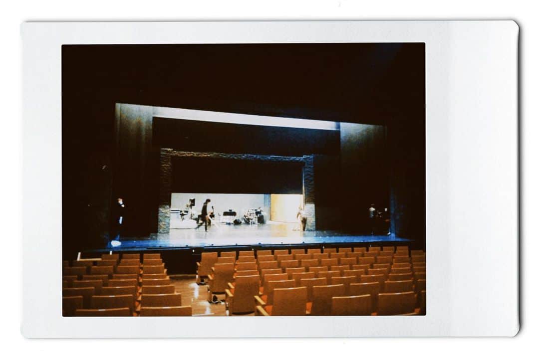 まりゑさんのインスタグラム写真 - (まりゑInstagram)「劇場。大千穐楽の断片📸  #チョコレートドーナツ #劇場 #断片 #photo #stage #anydaynow」2月2日 11時37分 - manmarumarie