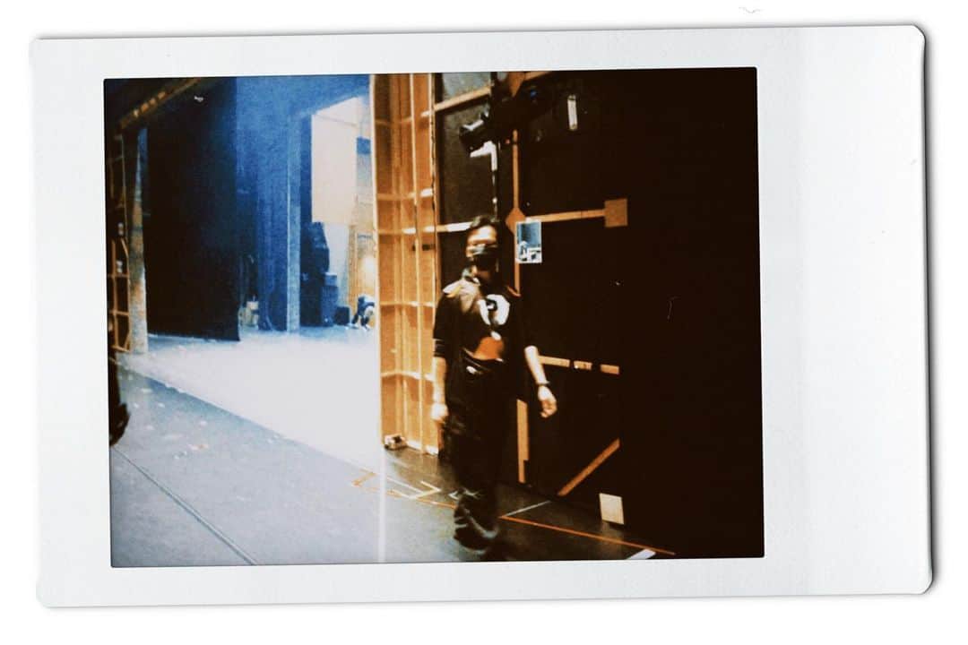 まりゑさんのインスタグラム写真 - (まりゑInstagram)「劇場。大千穐楽の断片📸  #チョコレートドーナツ #劇場 #断片 #photo #stage #anydaynow」2月2日 11時37分 - manmarumarie