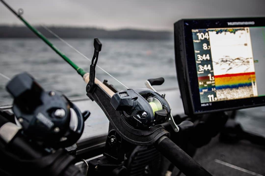 シマノ｜Fishingのインスタグラム：「Sending dialed presentations down to the depths. Do you prefer side imaging or down imaging when trolling open water?   #FishShimano #Trolling #Tekota #GreatLakes」