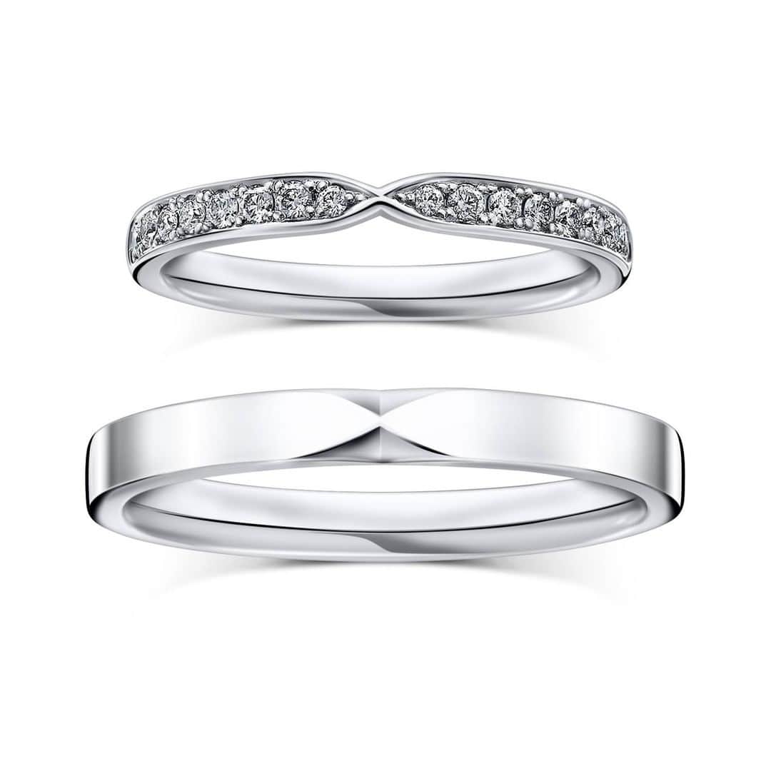 ラザール ダイヤモンド ブティック公式 | 婚約・結婚指輪さんのインスタグラム写真 - (ラザール ダイヤモンド ブティック公式 | 婚約・結婚指輪Instagram)「本日、2月2日は“夫婦の日”。「あれは嫌だよね」という感覚は妙に似ているけれど、どこか凸凹な性格や得手不得手なことを埋め合っているような気もしている私たち。  2人のアミュレットがマリッジリング「ウィズ」だ。交差するアームは、まるで手と手が交わっているような、絆を結んでいるかのような。それを祝福するかのようにメレダイヤがキラキラとやさしく輝く。  「卵焼きはやっぱり君の味じゃないとね」。「コーヒーの腕前は、プロ級ね」。たくさんの時間を重ねるなかで、お互いにとっての唯一無二になれたら。そんな日を夢みて、日々を丁寧に過ごせたら。  プロフィールのリンクからHPをご覧いただけます。﻿ →@lazarediamond_boutique  #結婚指輪 #婚約指輪 #マリッジリング #ブライダルジュエリー #エタニティリング #エンゲージリング #marriagering #bridaljewelry #engagementring #結婚指輪選び #婚約指輪選び #結婚指輪探し #婚約指輪探し  #lazarediamond #ラザールダイヤモンド #プレ花嫁 #プレ花嫁さんと繋がりたい #結婚式準備 #花嫁 #結婚準備 #プロポーズ #ダイヤモンド #花嫁準備 #2021春婚 #2021夏婚 #夫婦の日」2月2日 12時00分 - lazarediamond_boutique