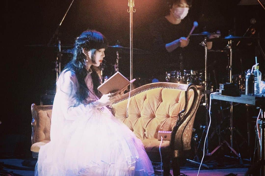 DAOKOのインスタグラム：「2021年1月31日 @渋谷さくらホール✨A(nima) HAPPY NEW TOUR 2021 きてくださった皆さん本当にありがとうございました！お会いできて嬉しかったです。また会える日を楽しみにしております✨　後日配信予定ですので、またお知らせさせてくださいませ！　 . . . 🦋バンドメンバー🦋 guitar 永井聖一 @seiichinagai  drums 大井一彌 @oioiiioiooi  bass 鈴木正人 (twitter→sudumasa) key 網守将平 @shoheiamimori  guitar  西田修大 @shuta_nishida  . . . 🧚‍♀️客席から見えなかったバンドメンバー🧚‍♂️ 美島さん @separate_stem  片寄明人さん @chocolatandakito  . . . 👗お洋服とお化粧💄 dress ぽろんちゃん @poromporom  hair&make 久慈愛さん @megumikuji_luckhair  . . . 💡すてきなひかり☀️ 照明　@bagsgroove  . . . 🎶きらきら音たち🎵 PA かみやんさん @kamiyann  モニター　しむらさん(twitter→POKKE8822)」