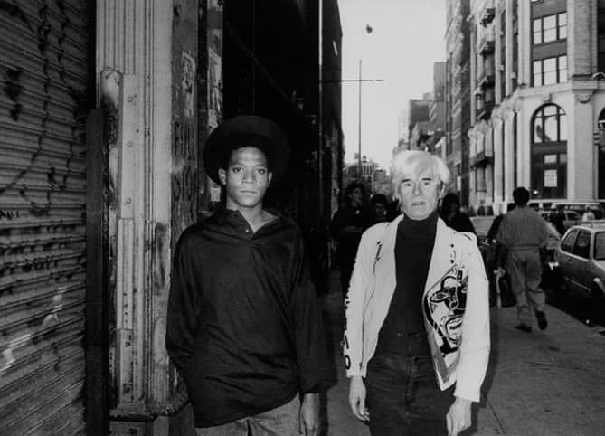 Juxtapoz Magazineさんのインスタグラム写真 - (Juxtapoz MagazineInstagram)「RIP #RickyPowell, one of the legends of street photography and NYC icon. This portrait was shot by @joeyjoeygarfield for Juxtapoz back in 2013, and still a favorite.   I remember my first "business" trip for Juxtapoz was to interview Ricky in the summer of 2007. On probably the hottest day of that year, we kicked back at a restaurant on Charles Street in the West Village and he told me his life story, from public school to the Beasties to seeing Andy Warhol and Basquiat on the street to everything in between. We went back to his apartment to see his disorganized and incredible slide collection, and if you were lucky enough to catch his epic slideshow presentation, it was the kind of storytelling we may never get back. He told stories that were like engrained in the NYC psyche; he had a pulse. When he told a story it was like folktales of the culture I loved.   He was difficult and great. He was a legend and hung with the legends. He immortalized a certain era of NYC that I don't know if we will ever see again. The last time we had him in the magazine was a great issue curated by Joey Garfield honoring MCA and the Beastie Boys back in 2013, and of course, Ricky had to be part of it. I love that portrait that Joey took (above). Ricky, on the ground, Joey turned it upside down, just the perfect nod to Ricky's whole persona. Ricky captured a raw essence of youth, and his timing was just right. I will miss a chance encounter with him, but the photos have already stood the test of time...  Rest easy, Lazy Hustler. -- @epricco」2月2日 12時10分 - juxtapozmag