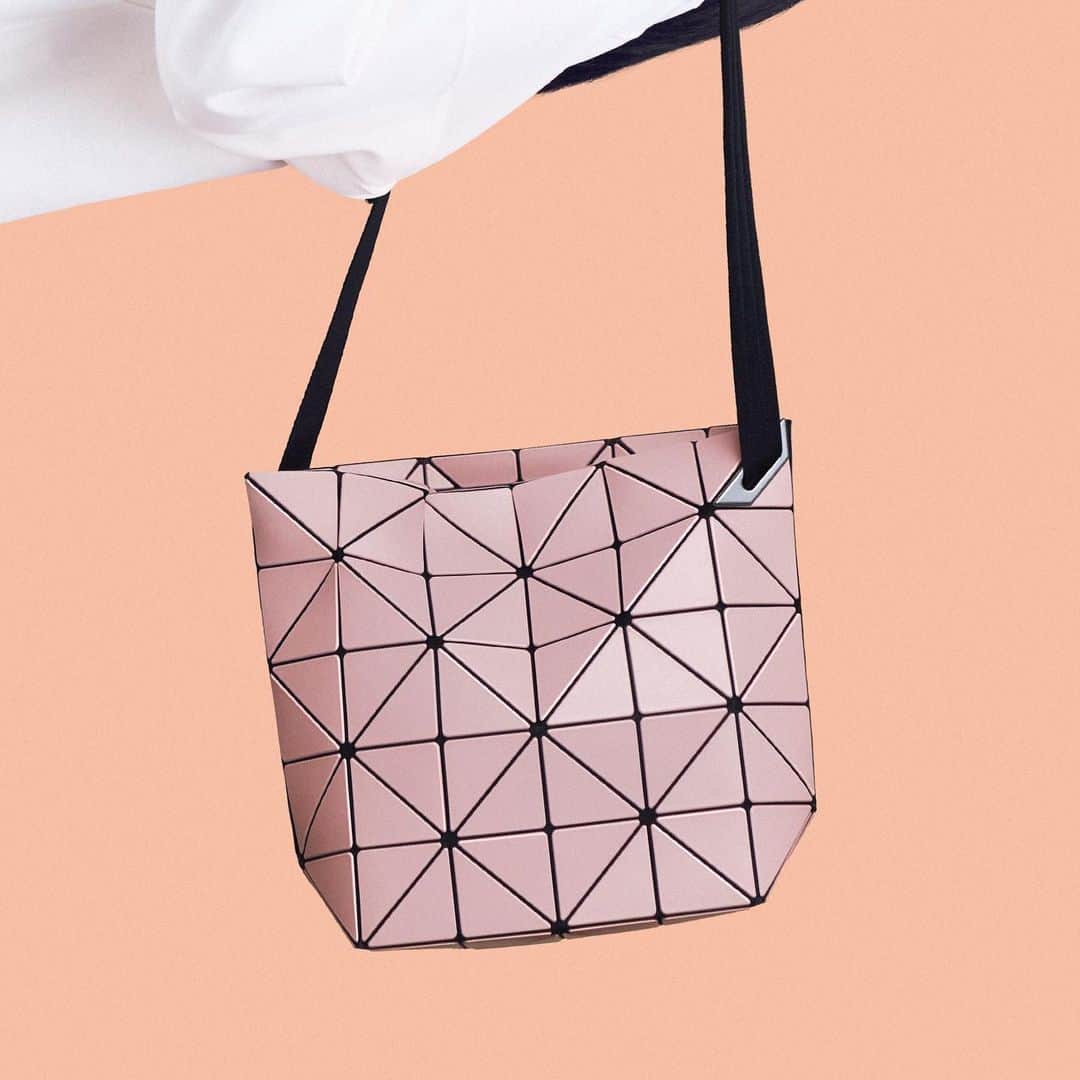 BAO BAO ISSEY MIYAKE Official Instagram accountさんのインスタグラム写真 - (BAO BAO ISSEY MIYAKE Official Instagram accountInstagram)「【NEW ITEM】BLOCKY  RELEASE MONTH February, 2021 *By country RELEASE MONTH may be different.  #baobaoisseymiyake #baobao #isseymiyake #crossbody #blocky #ss21」2月2日 12時14分 - baobaoisseymiyake_official