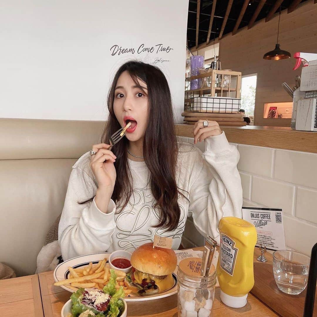 ONIJUS COFFEE VILLAGEのインスタグラム：「🍔🍔🍔  Great 📷 @rena_o28  𝓲'𝓶 𝓱𝓾𝓷𝓰𝓻𝔂 🍔🍽  @onijus  #onijuscoffeevillage」