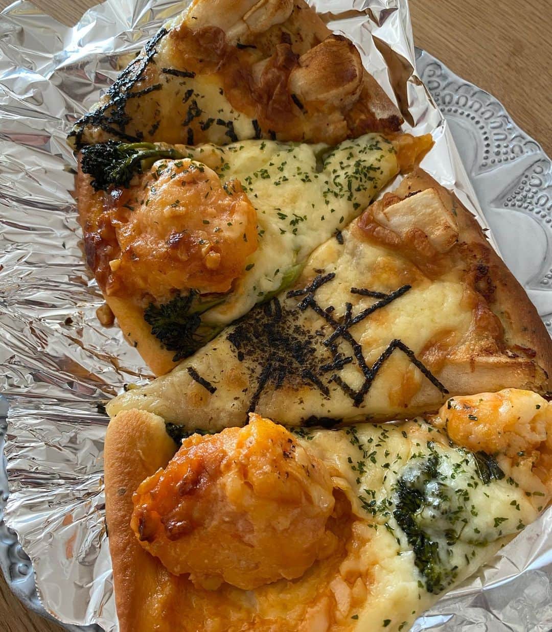 里田まいさんのインスタグラム写真 - (里田まいInstagram)「頂いたpizza、美味！！！！！！」2月2日 12時34分 - maisatoda_official