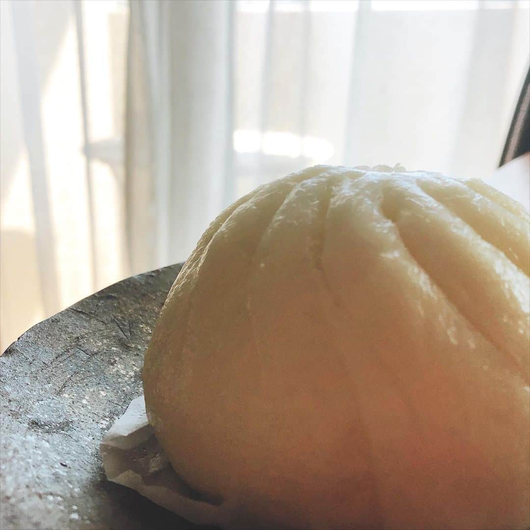 阿部洋子さんのインスタグラム写真 - (阿部洋子Instagram)「🍴😋🍴 #lunch #肉まん  #はふはふ しながら #いただきます」2月2日 12時36分 - hirocoring
