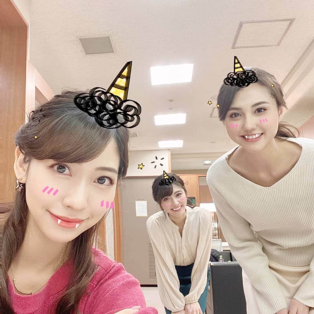 TBS「はやドキ！」のインスタグラム：「2月2日が節分の日というのは﻿﻿ 124年ぶりだそうです👺﻿﻿ ﻿﻿ ３人で鬼になってみました♪﻿﻿ ﻿﻿ ﻿﻿ ちなみに‥生ではなく炒り大豆をまく理由はご存知ですか？﻿﻿ ﻿﻿ 拾い忘れた豆から芽が出ると縁起が悪いためという考えや﻿﻿ 「炒る」と「射る」の語呂合わせで縁起がいいなど、様々な理由があるみたいです💡﻿﻿ ﻿﻿ ﻿﻿ 毎年あまり深く考えずに豆まきをしていた私ですが、今年はそんな理由も思い出しながらまいてみようかなと思います😊✨﻿﻿ ﻿﻿ ﻿﻿ ﻿﻿ ﻿﻿ 撮影時のみマスクを外しています。﻿﻿ ﻿﻿ ﻿﻿ 小野寺﻿﻿ ﻿﻿ ﻿﻿ #節分の日﻿﻿ #鬼﻿﻿ #山形純菜﻿﻿ #小野寺結衣﻿﻿ #アナウンサー﻿﻿ #久保井朝美﻿﻿ #気象予報士﻿﻿ #はやドキ﻿﻿ #tbs﻿﻿」