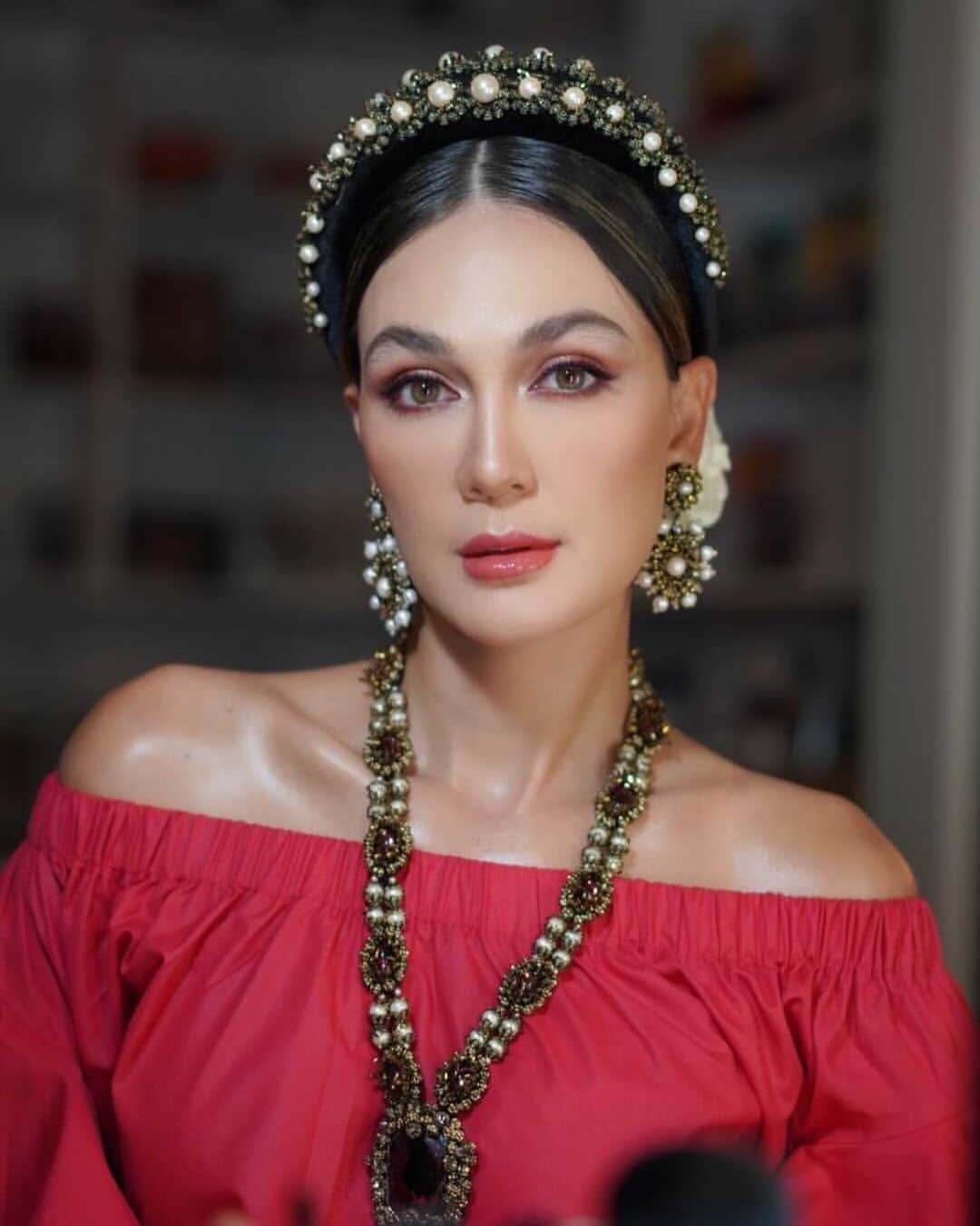 ルナ・マヤのインスタグラム：「🎈 @archangelachelsea #makeup #lunamaya」
