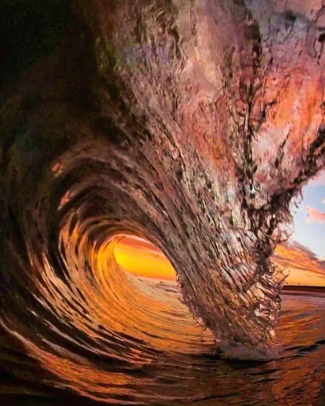 Robbie Crawfordのインスタグラム：「<SWIPE> @smkflwr #GoPro #360」